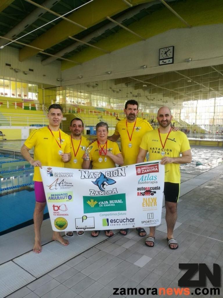 El Club Natación Zamora se trae 10 medallas de Burgos 6 oros y 4 platas