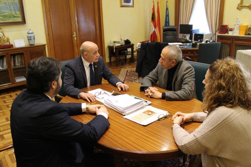 El subdelegado del Gobierno recibe al nuevo presidente de Cruz Roja en Zamora, José Manuel del Barrio