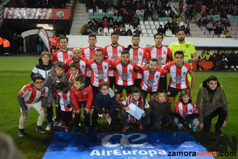 Todo el fútbol, salvo primera y segundo, suspendido