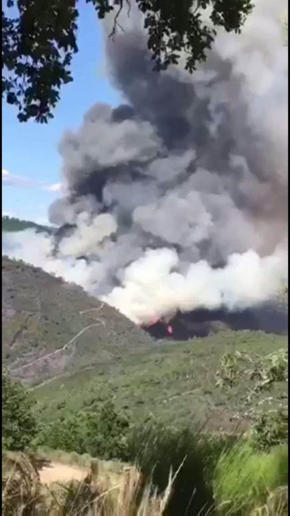 Un incendio en el Parque de Montesinho amenaza a la Alta Sanabria