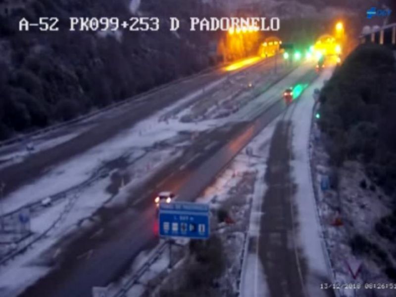 Las alertas por viento y nieve condicionan la circulación en la A52 a su paso por las Portillas de Padornelo y la Canda y en el acceso a Peces
