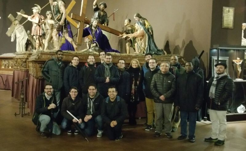 Alumnos de Teología de la UPSA visitan el Museo de Semana Santa