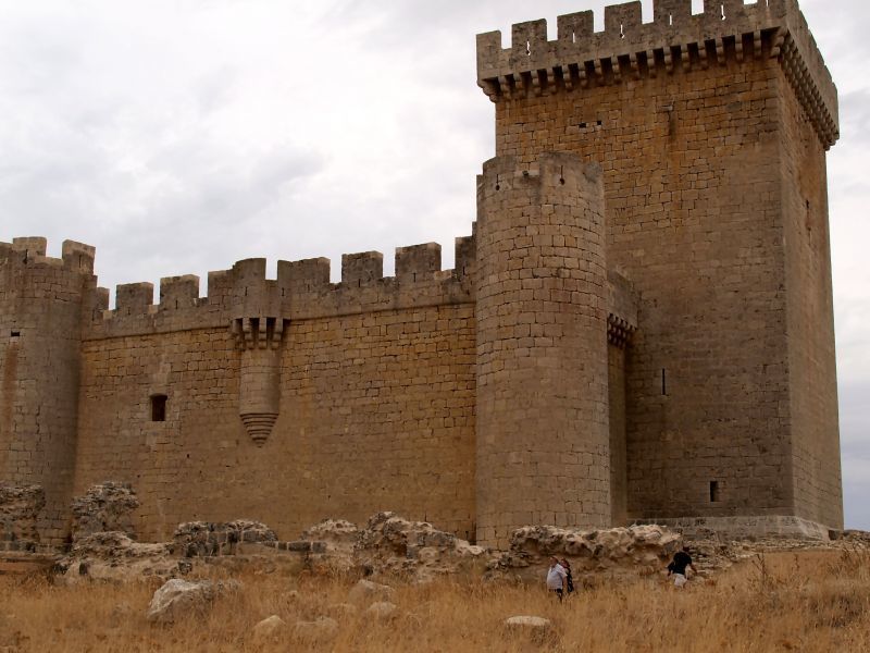 Castillo de Villalonso, en cuyo interior se celebrará la cena de la AECC (Foto: Marisol Cámara)