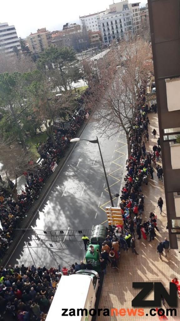 El mundo del motor puede con los elementos, Motauros celebra en la capital del Duero su 20 aniversario con una fiesta en el centro de Zamora