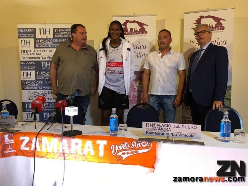 El CD Zamarat continúa su ronda de pretemporada y presenta oficialmente en el Hotel NH a su jugadora Nogaye Lo