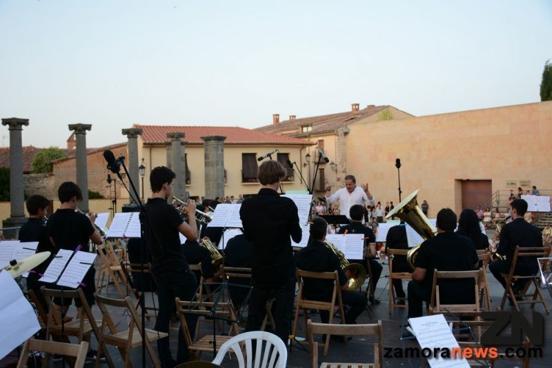 El Curso Internacional de técnica e interpretación para viento y cuerda se clausuró en la Plaza de la Catedral de Zamora