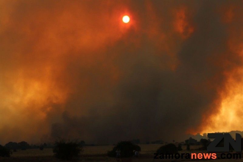 Hermisende, en la alta Sanabria, presa de nuevo de un fuego nocturno intencionado, los pirómanos actúan por cuarta vez durante el verano en la zona