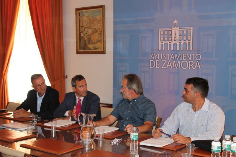 La nueva concesionaria de los aparcamientos de San Martín y la Constitución garantiza la subrogación de todos los trabajadores