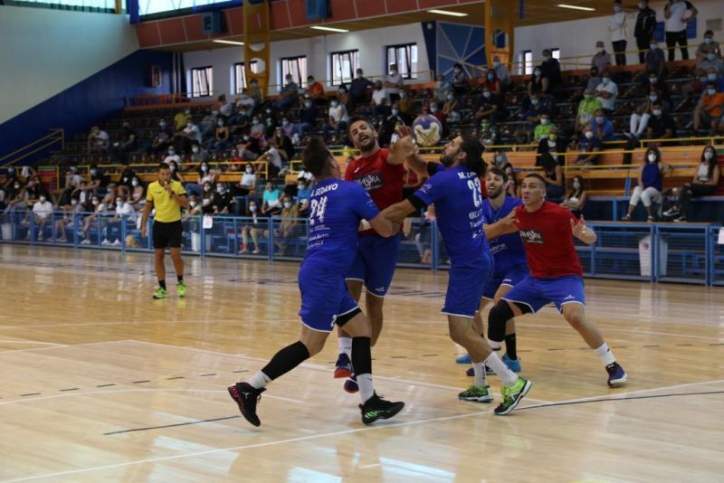 El Balonmano Zamora se estrena con derrota frente a Base Oviedo (26-28)