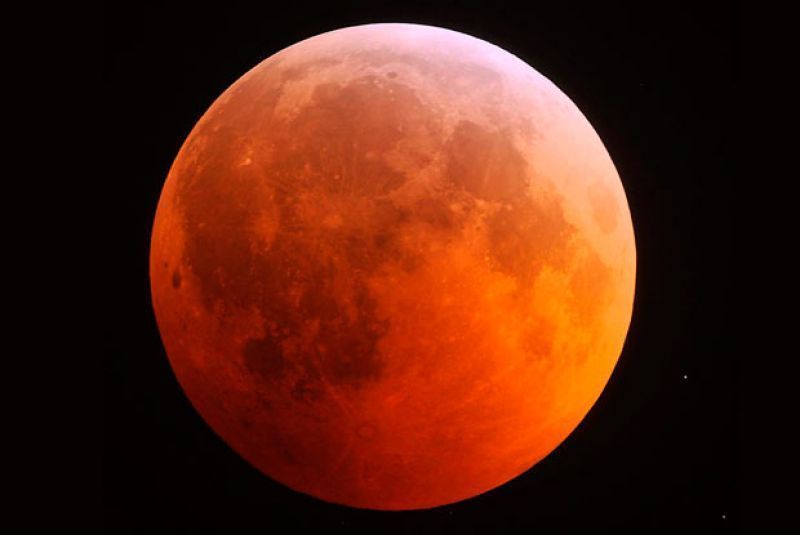 Luna de sangre hoy a las 12:00