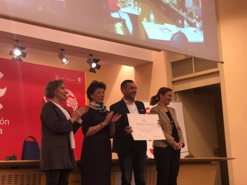 El IES Pardo Tavera de Toro recoge de manos de la miinstra en funciones Isabel Celáa el premio nacional de Educación para el Desarrollo "Vicente Ferrer" - Zamora News