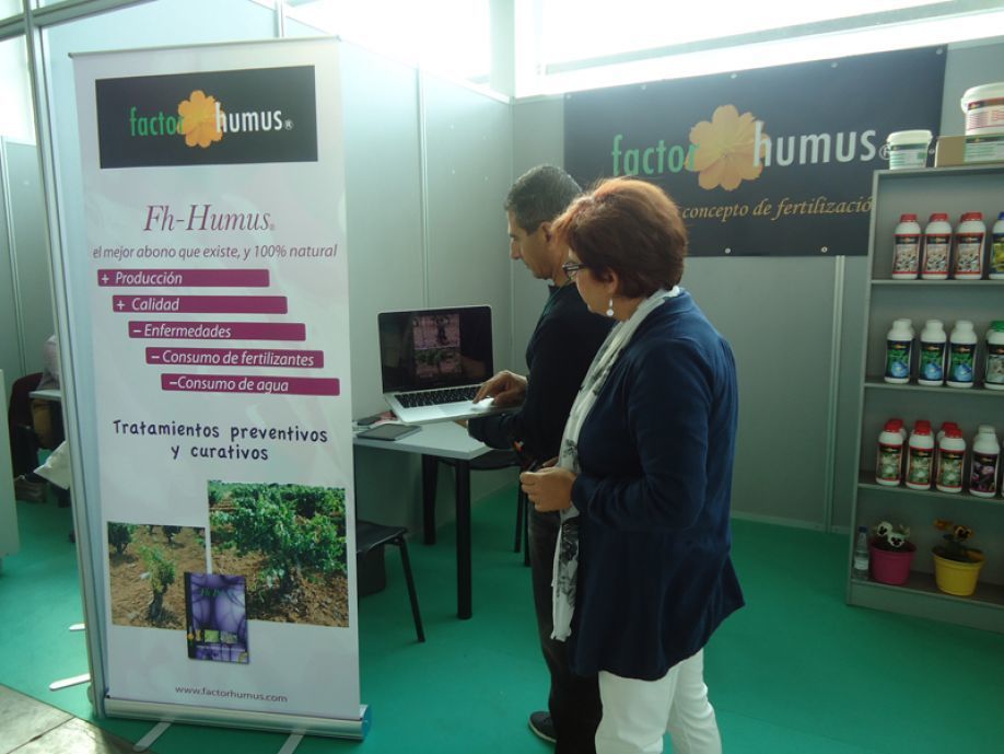 Expositor de Factor Humus en Ecocultura.
