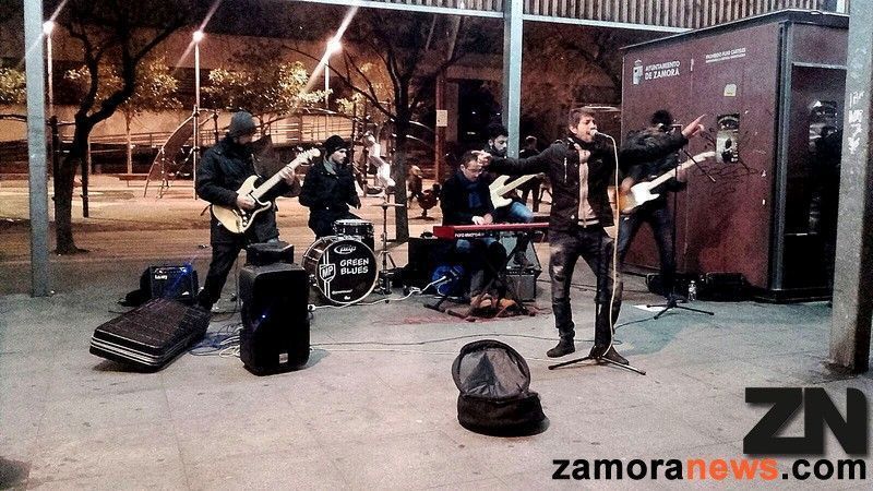 Los GreenBlues animan la tarde de paseo en el día de Navidad