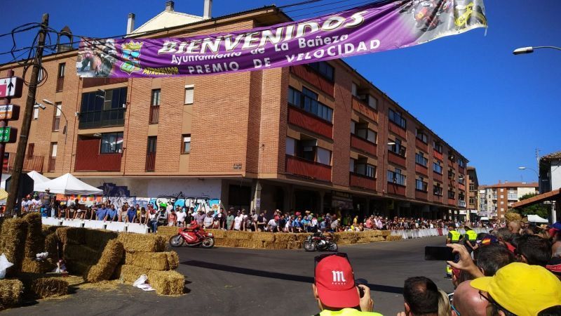 La 59 edición de las carreras de motos clásicas de la Bañeza volvió a ser el todo en el mundo de las dos ruedas del panorama nacional