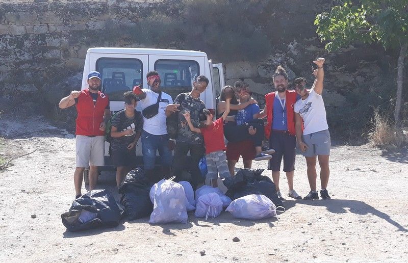 Cruz Roja se muestra solidaria con el medio ambiente y programa varias actividades de recogida de basura en Ricobayo y en el Lago de Sanabria