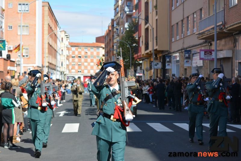 Emoción, homenaje, respeto y reconocimiento en el día del Pilar, la Guardia Civil de Zamora desfila por primera vez frente a su Comandancia