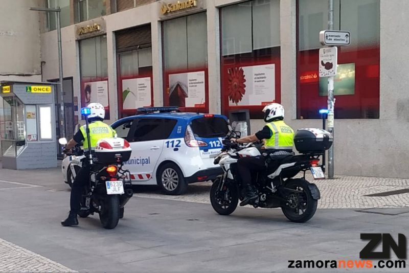 La Policía Nacional y la Municipal interviene en Santa Clara para disolver una pelea entre dos jóvenes