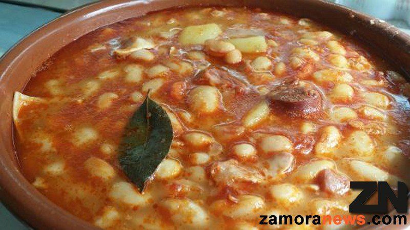 Y hoy comemos Sanantonada en cazuela de barro de Pereruela como mandan los cánones y la tradición. Receta Sanantonada u Olla de San Antón
