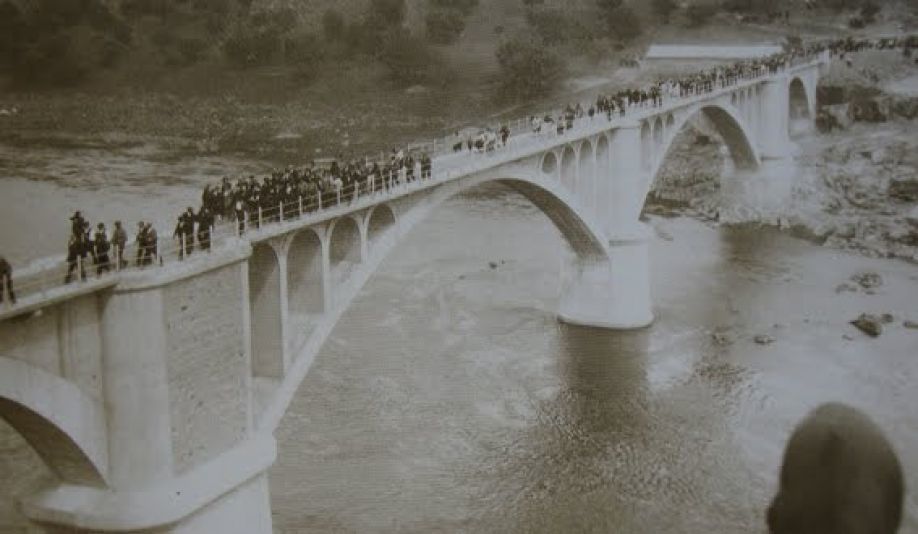 Primer puente que se contruyó para poder salvar el Esla.