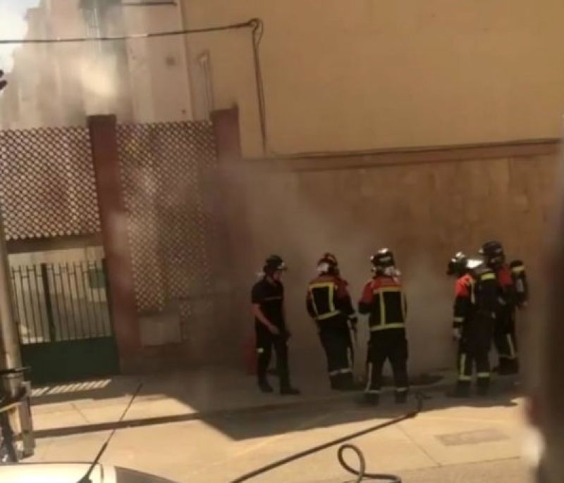 Los Bomberos de Zamora se ven obligados a actuar una vez más en el colector eléctrico de Hermanos Pinzón