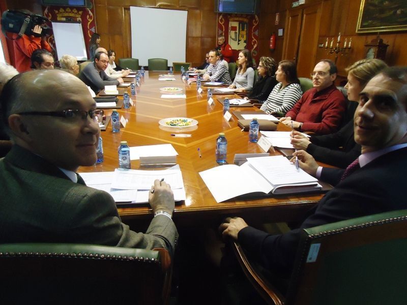 Ramiro Ruiz Medrano y César Antón, en la reunión con entidades sociales de Zamora.