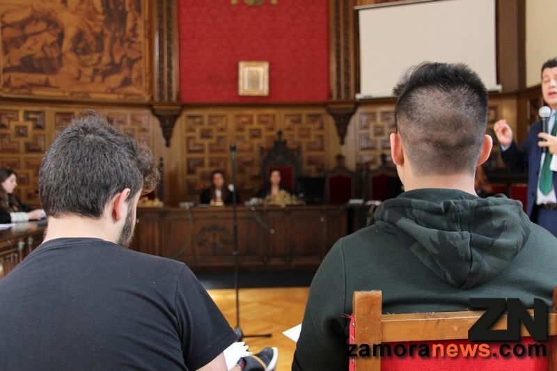 Alumnos zamoranos simulan un juicio para “educarse en justicia”