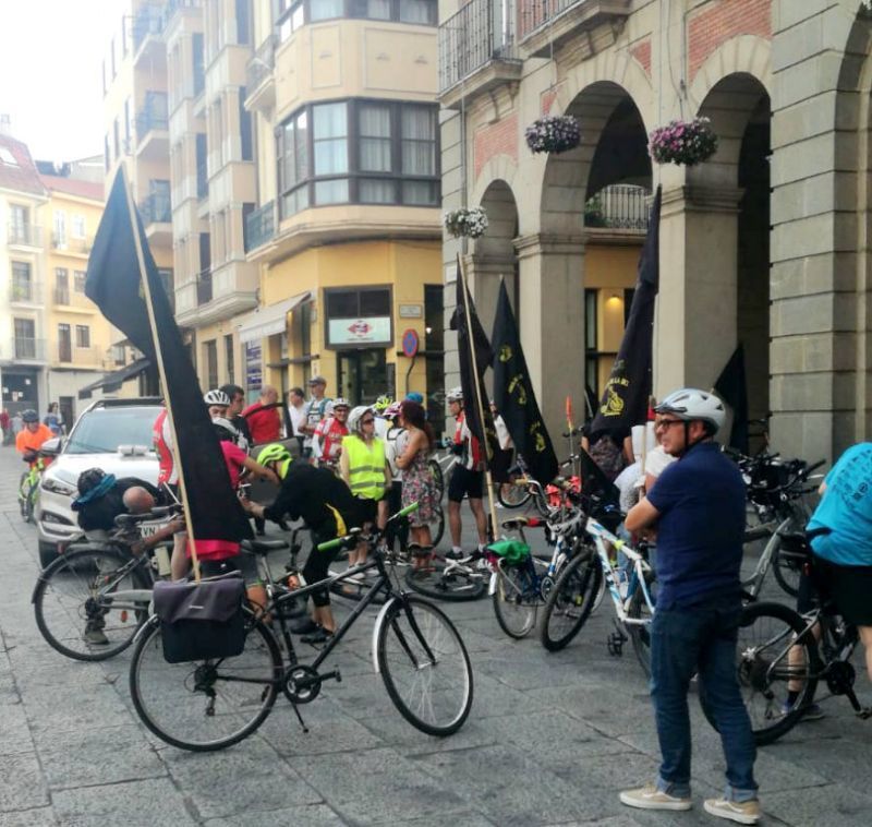 Zamora tomó las calles a pedaladas en recuerdo de los ciclistas fallecidos adhiriéndose al "Ride of Silence"