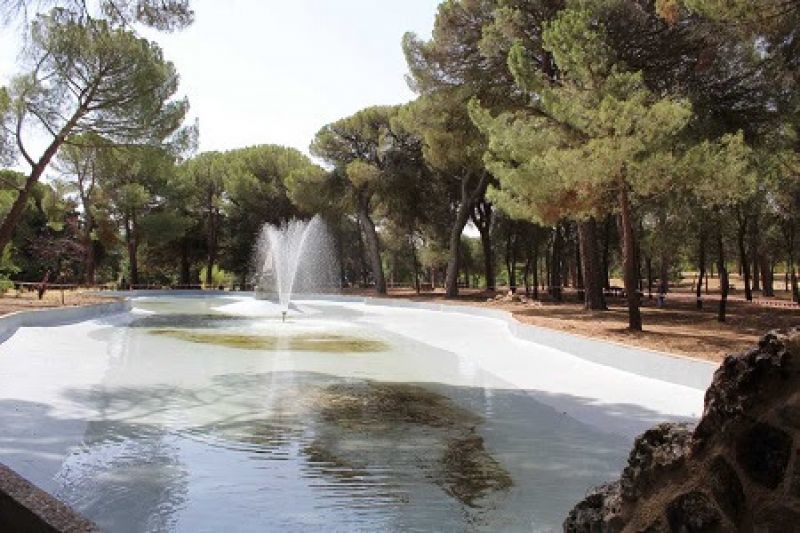 El agua vuelve a fluir en el estanque de Félix Rodríguez de la Fuente, en Valorio con las pruebas de estanqueidad