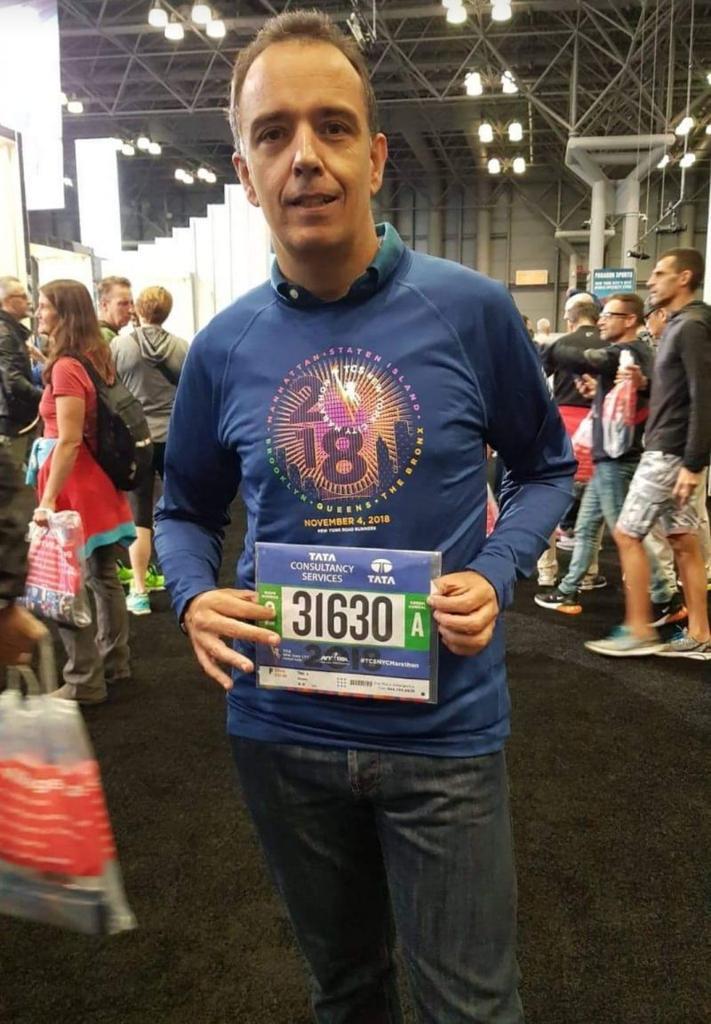 Pendientes del dorsal 31.630 del zamorano Tomás Fernández que corre hoy la Maratón de NYC