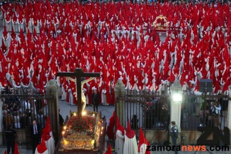 El Silencio modifica su itinerario y el estatuto de la ofrenda al Cristo de las Injurias