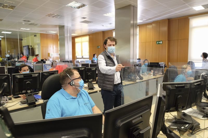 Mañueco en su visita al Centro de Emergencias 1-1-2, agradece a los profesionales que han llegado a duplicar llamadas recibidas en la crisis del COVID-19