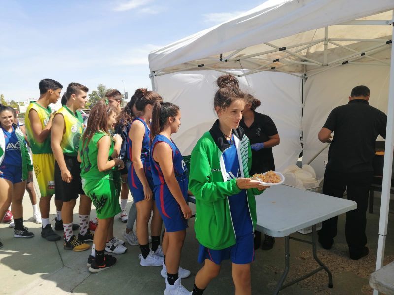 Éxito de participación en el 3x3 que se ha celebrado en el C.C Valderaduey con la visita del Zamarat