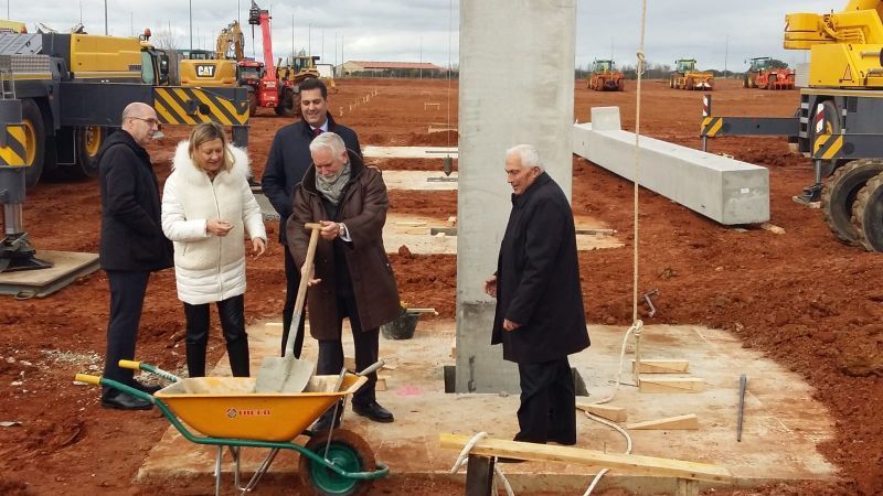 Asludium coloca la primera piedra de su empresa en Villabrázaro