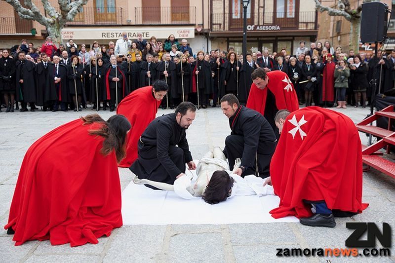 Toro se viste de luto y solemnidad en el Viernes Santo, la procesión de Jesús Muerto es protagonista en su Plaza Mayor