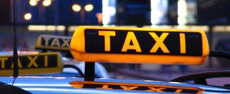 El Ayuntamiento ha aprobado las tasas para la reserva de plazas de aparcamiento para taxis (Foto: Interbenavente)