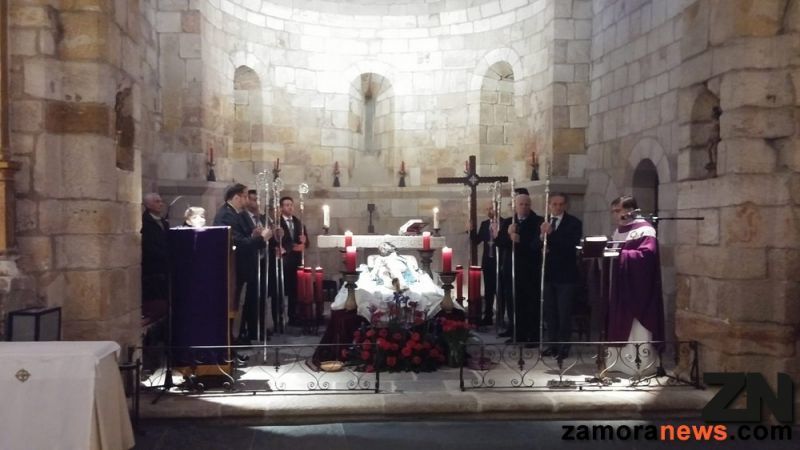 La Hermandad de Jesús Yacente celebró el primero de sus vía Crucis Cuaresmales