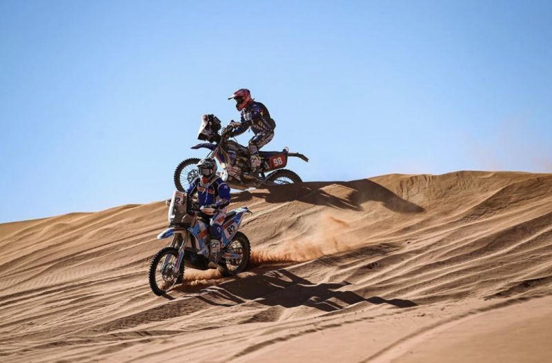 Sara García y Javi Vega vuelven a entrar en el top 100 en la etapa 9 del Dakar