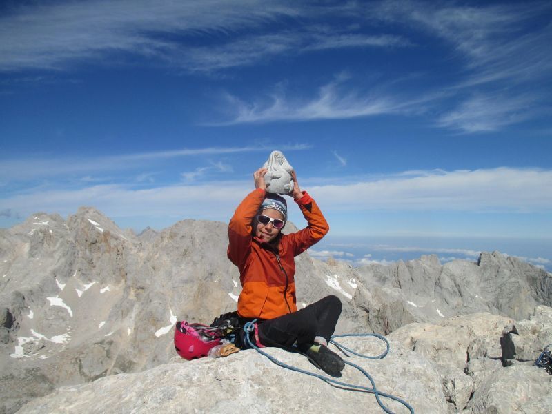 Sara Manrique escala el Naranjo de Bulnes con 9 años