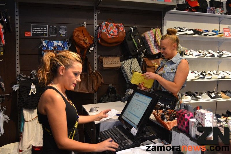 Comienzan las rebajas con buen ambiente