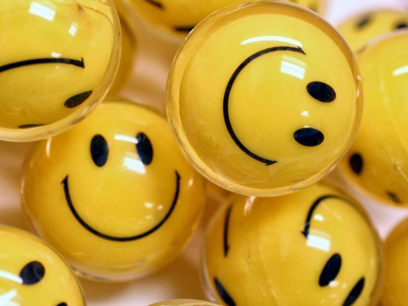 Sonríe es gratis y muestra tu amabilidad, un día sin sonrisa no es un día vivido