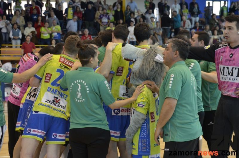 El MMT Seguros coge aire de cara al play off tras su victoria en el Ángel Nieto ante Agustinos Alicante (27-25)