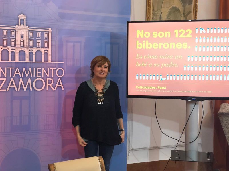 Zamora anima a los hombres a realizar las tareas del hogar por el Día del Padre