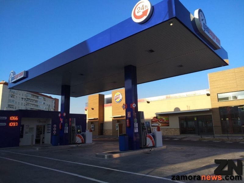 Combustible a precio de coste este fin de semana en la nueva gasolinera de Gasexpress en la calle Villalpando