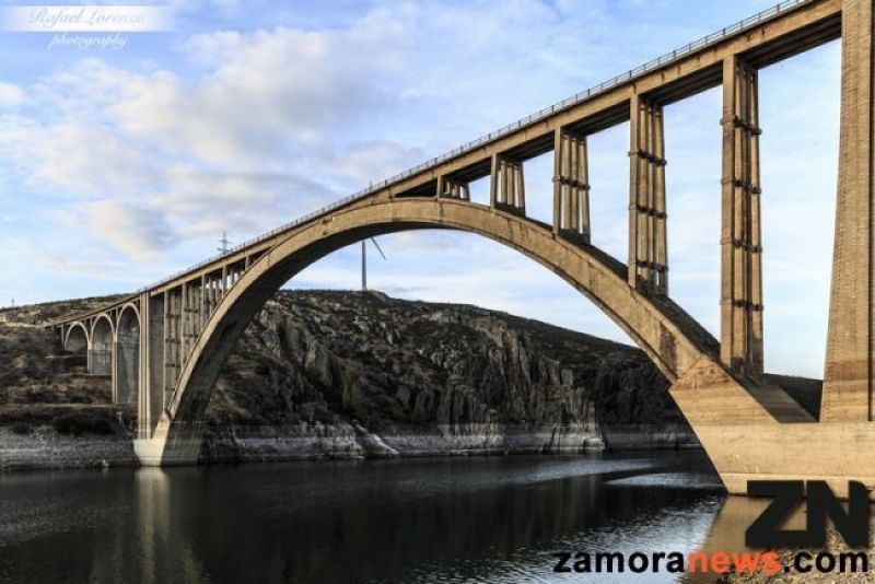 En su 75º aniversario sobrevolamos el Viaducto Martín Gil