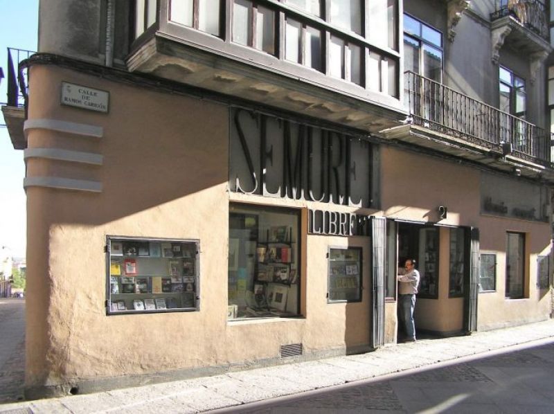 Buenas noticias, Semuret recoge encargos para libros de texto, la librería decana de Zamora no se cierra