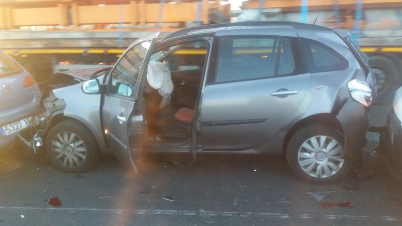 Accidente en la rotonda de Carrefour entre dos turismos que se salda sin heridos