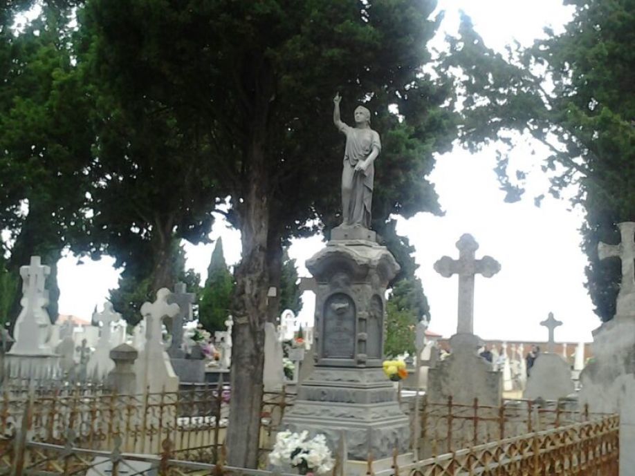 El cementerio registra en estos días una gran aflluencia de visitas