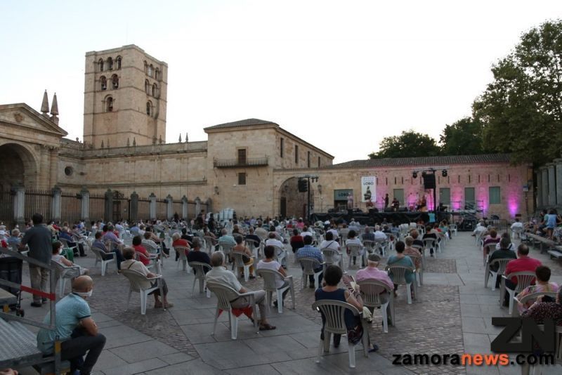 Los salmantinos de Entavía volvieron a traer a Sanabria a la Catedral y el Grupo de Baile Cántigas e Frores cerró el viernes de FolkZamora