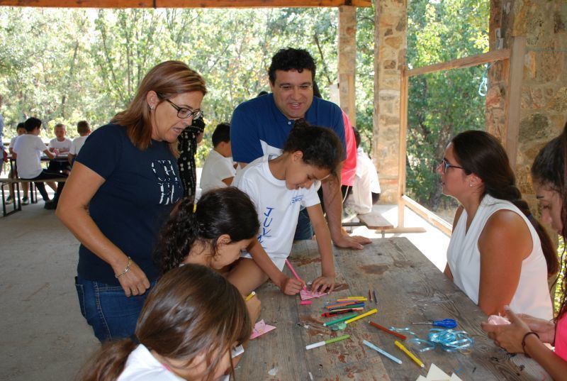 Martín Pozo visita el campamento social en el albergue de San Martín de Castañeda y anuncia nuevos programas para jóvenes