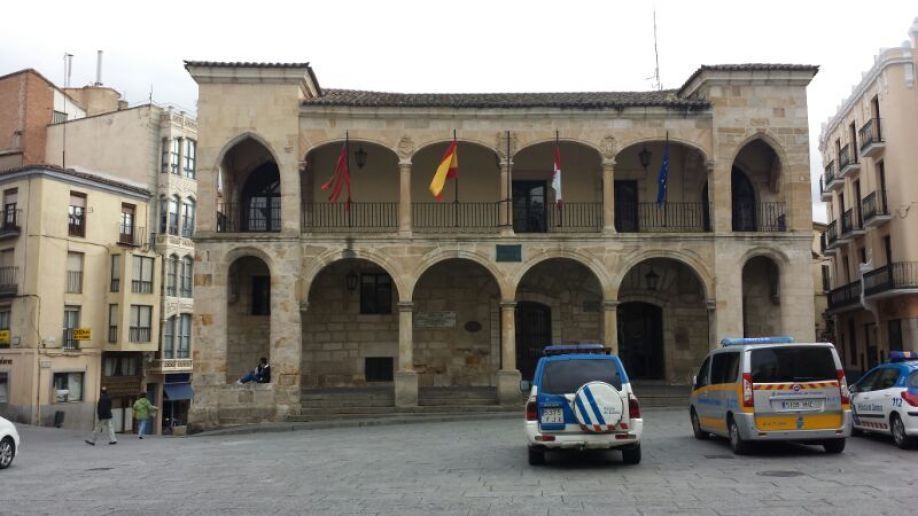 La obra de Lobo será trasladada al Ayuntamiento Viejo una vez que la Policía Local se instale en el Banco de España